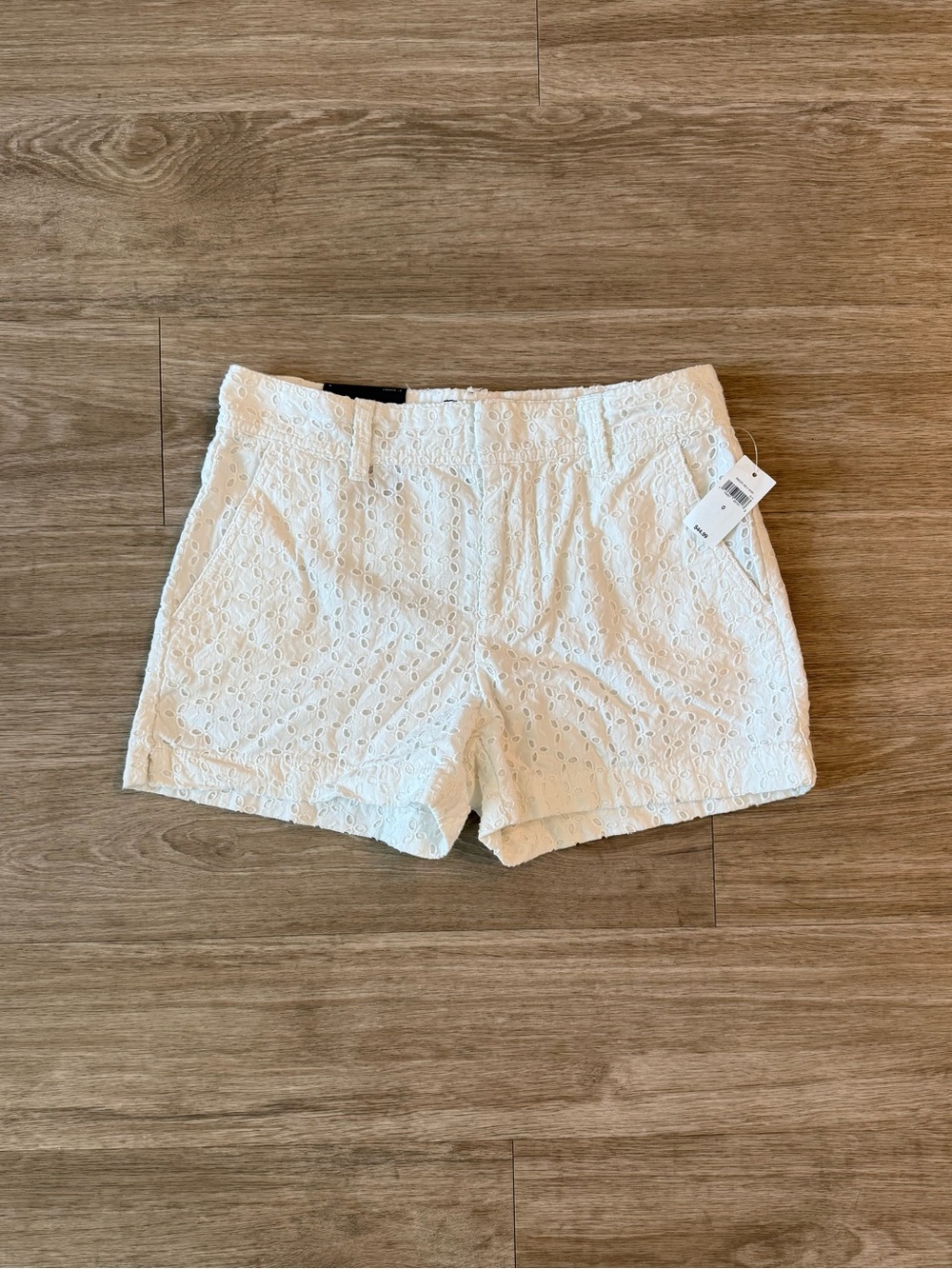 NWT GAP Women's 3" White Eyelet Mid Rise Shorts, Size 0